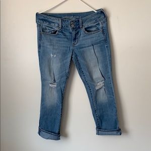 American Eagle Artist crop distressed capris
